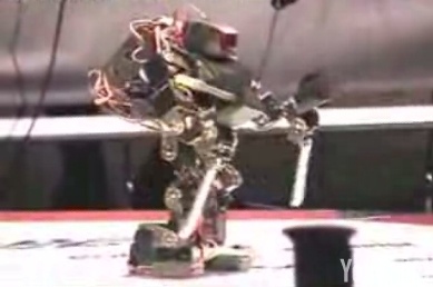 Robo-One: El robot con sables en los brazos