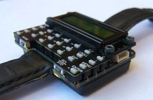 Reloj de pulsera casero con calculadora cientifica