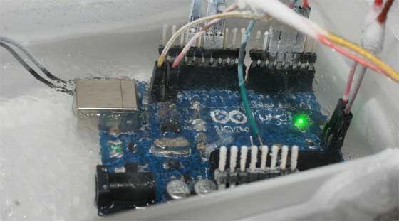 Overclock de Arduino UNO con nitrógeno líquido