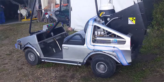 DeLorean casero con un coche de golf eléctrico