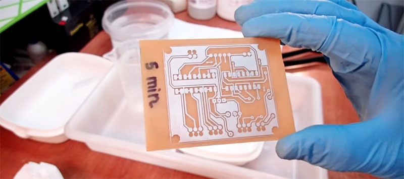 Cómo estañar circuitos PCB sin electrodos