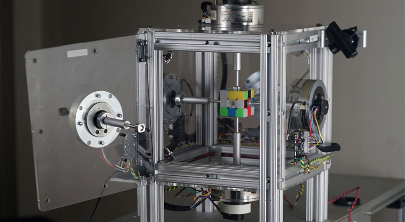 Robot que resuelve el cubo de Rubik en 0.38 segundos