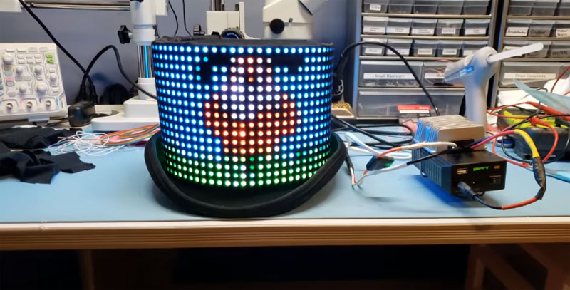 Sombrero con matrices de LED para reproducir archivos GIF