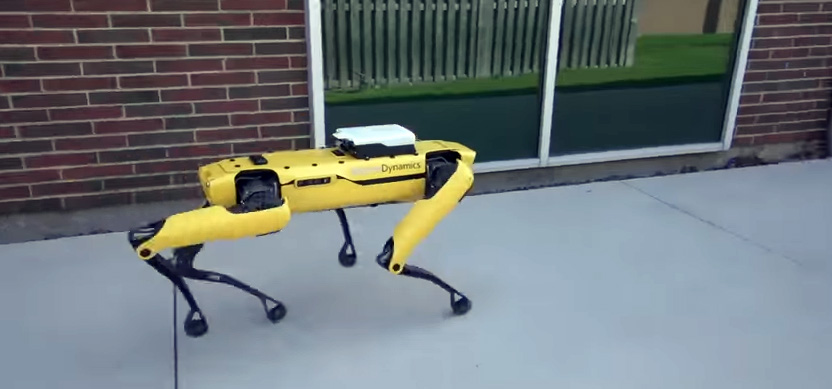 SpotMini de Boston Dynamics dando un paseo en piloto automático