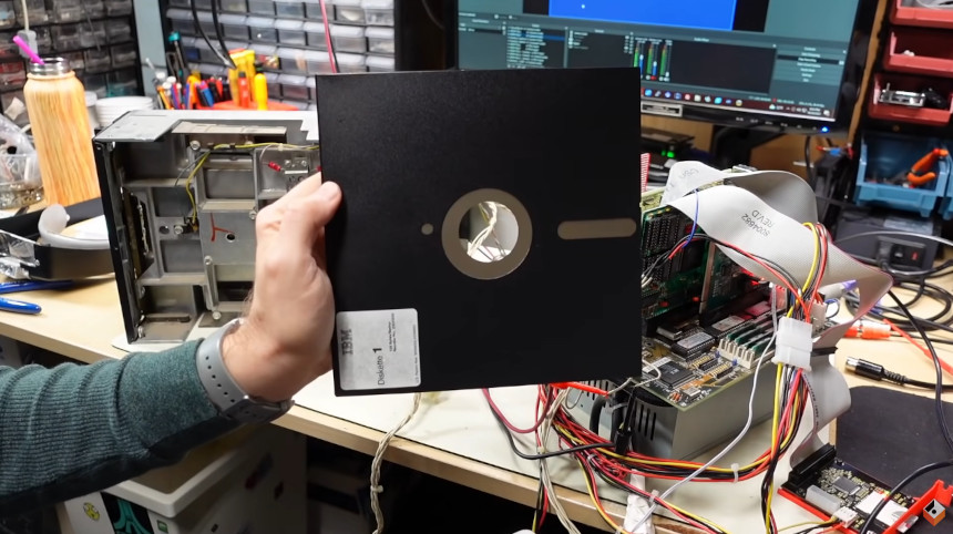 ¿Se puede usar un Floppy de 8 pulgadas en un PC moderno?