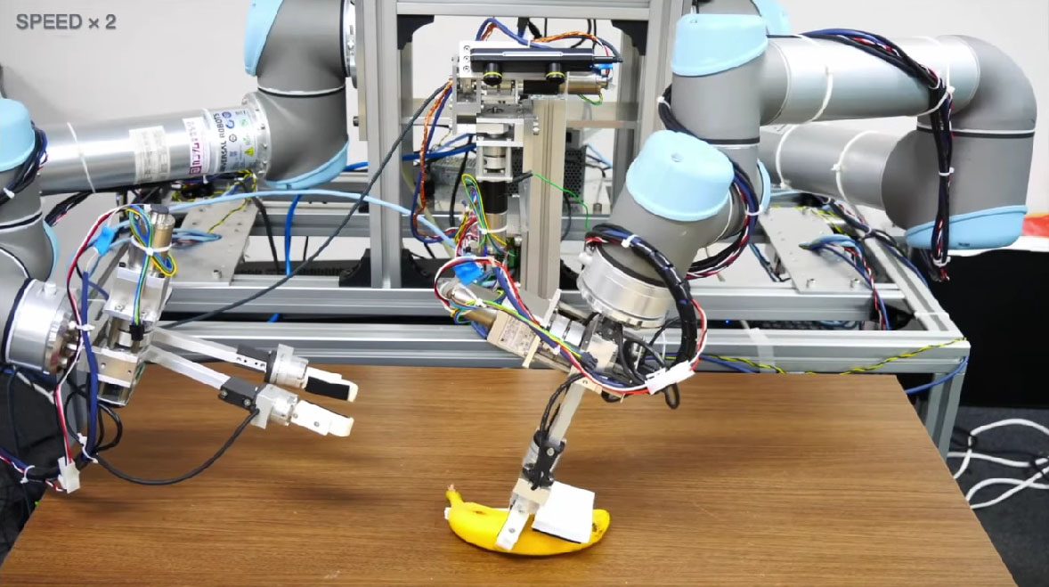 Este robot es capaz de pelar un plátano usando machine learning