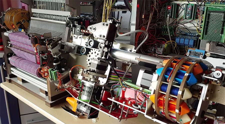 La espectacular máquina de telar convertida a CNC