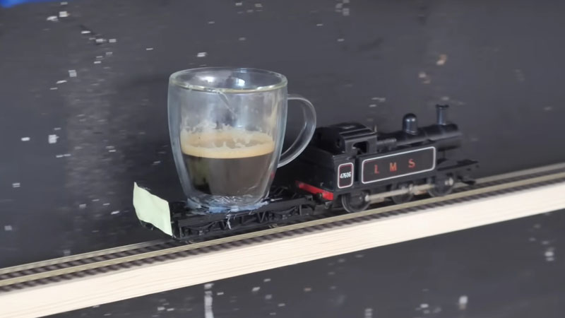 Este tren puede traer el cafe de forma automática