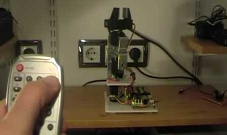 Brazo robot controlado con un mando de infrarojos universal