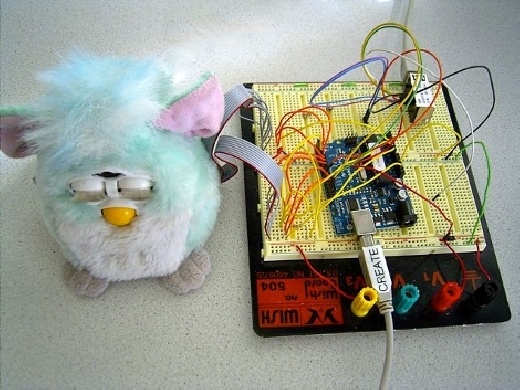 Furby conectado a Internet con Arduino